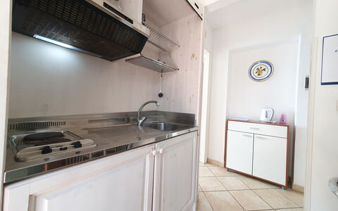 Siracusa 360: Apparecchio Major, Cucina, Pavimentazione, Controsoffitto, Elettrodomestico Da Cucina, Pavimento, Lavandino Della Cucina, Cabinetry, Interior Design, Camera