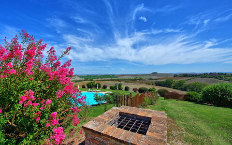 San Donnino: Blu, Natura, Cielo, Paesaggio Naturale, Proprietà, Verde, Nube, Giardino, Immobiliare, Casa
