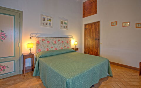 San Donnino: Camera Da Letto, Camera, Letto, Mobilia, Proprietà, Lenzuolo, Pavimento, Parete, Telaio Del Letto, Interior Design