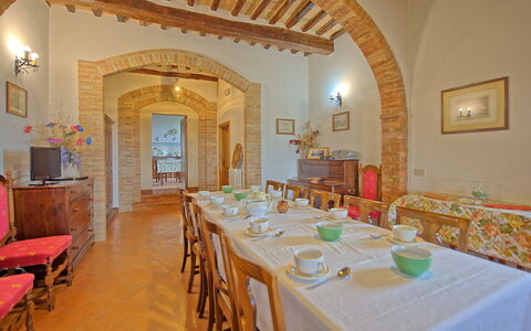 San Donnino: Ristorante, Proprietà, Camera, Costruzione, Interior Design, Funzione Hall, Tavolo, Sala Da Pranzo, Immobiliare, Mobilia