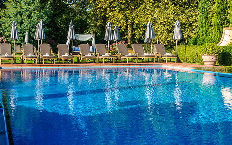 Giardino: Piscina, Blu, Acqua, Reflecting Pool, Riflessione, Blu Majorelle, Tempo Libero, Paesaggio Naturale, Proprietà, Resort Citta '