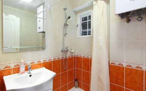 Francesco: Bagno, Proprietà, Camera, Piastrella, Interior Design, Parete, Immobiliare, Rubinetto, Pavimento, Costruzione