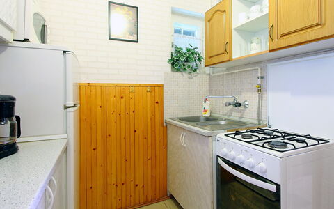 Francesco: Camera, Proprietà, Cucina, Cabinetry, Controsoffitto, Giallo, Mobilia, Apparecchio Major, Interior Design, Costruzione