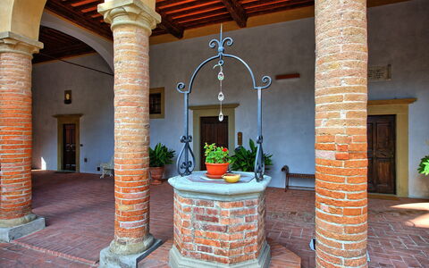 Certaldo: Colonna, Proprietà, Muratura, Costruzione, Immobiliare, Architettura, Casa, Brick, Portico, Arco