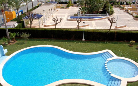 Bahia Blanca: Piscina, Proprietà, Lettino, Mobili Da Esterno, Tempo Libero, Ricorrere, Immobiliare, Erba, Vacanza, Casa