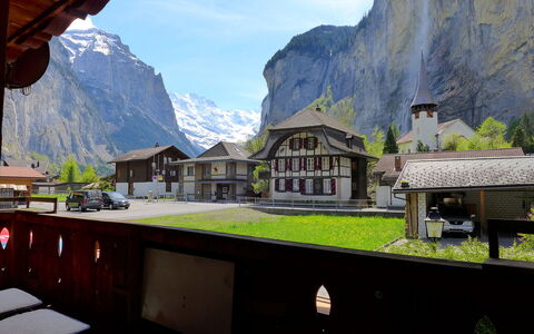Grosshorn: Cielo, Nube, Montagna, Costruzione, Proprietà, Natura, Paesaggio Naturale, Legna, Finestra, Highland