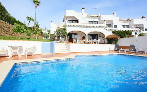 Villa Cielo: Acqua, Cielo, Proprietà, Pianta, Costruzione, Piscina, Azzurro, Località Balneare, Albero, Mobili Da Esterno