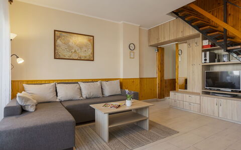 Hibiscus: Interior Design, Pavimentazione, Mobilia, Pavimento, Legna, Soffitto, Camera, Illuminazione, Pavimento In Legno, Soggiorno