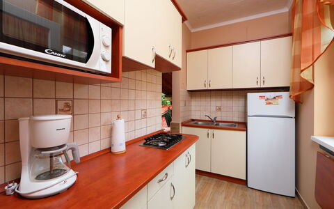 Hibiscus: Controsoffitto, Cabinetry, Mobilia, Proprietà, Elettrodomestico Da Cucina, Cucina Stufa, Cucina, Costruzione, Elettrodomestico, Legna