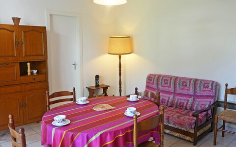Jean Michel: Camera Da Letto, Camera, Mobilia, Letto, Proprietà, Lenzuolo, Interior Design, Telaio Del Letto, Costruzione, Tavolo