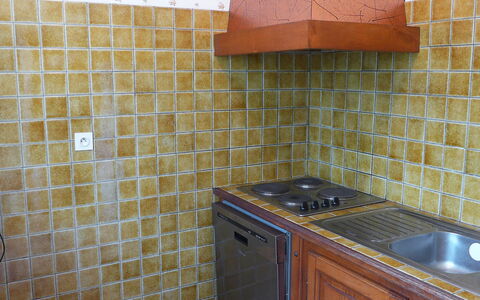 Jean Michel: Piastrella, Controsoffitto, Proprietà, Camera, Cucina, Pavimento, Pavimentazione, Parete, Cabinetry, Mobilia