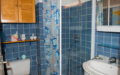 Saint Cyr sur Mer la Madrague 100: Bagno, Camera, Piastrella, Proprietà, Architettura, Costruzione, Immobiliare, Interior Design, Idraulico Fixture, Casa