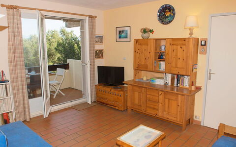 Saint Cyr sur Mer la Madrague 100: Camera, Proprietà, Mobilia, Costruzione, Casa, Immobiliare, Pavimento, Interior Design, Soggiorno, Casa