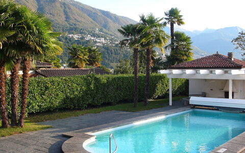 Collina Verde B: Acqua, Pianta, Cielo, Costruzione, Verde, Azzurro, Albero, Piscina, Montagna, Corpo D'Acqua