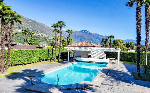 Collina Verde B: Blu, Piscina, Ricorrere, Eco Hotel, Tempo Libero, Shade, Mobili Da Esterno, Villa, Hotel