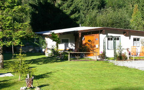 Keil: Proprietà, Casa, Cortile, Casa, Costruzione, Backyard, Erba, Prato, Villetta, Immobiliare