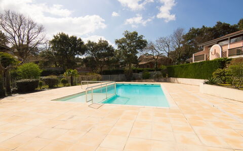 Le Gallia: Proprietà, Piscina, Immobiliare, Casa, Zona Residenziale, Estate, Costruzione, Casa, Architettura, Vacanza