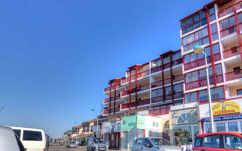 Le Grand Pavois: Veicolo, Costruzione, Cittadina, Auto, Quartiere, Trasporto, Architettura, Zona Residenziale, Uso Misto, Area Metropolitana