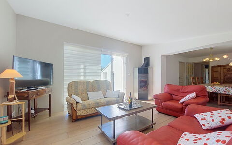 Sables Blancs: Mobilia, Pavimentazione, Divano, Pavimento, Interior Design, Legna, Soffitto, Soggiorno, Camera, Casa