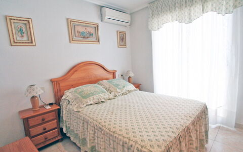 Tamarit Beach: Camera Da Letto, Letto, Proprietà, Camera, Mobilia, Lenzuolo, Bedding, Telaio Del Letto, Interior Design, Pavimento