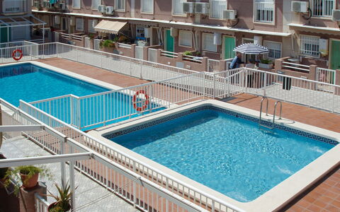 Tamarit Beach: Acqua, Costruzione, Proprietà, Finestra, Piscina, Pianta, Azzurro, Vaso Di Fiori, Architettura, Pianta Della Casa