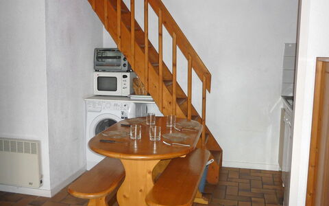 Capbreton 606: Le Scale, Camera, Corrimano, Mobilia, Tavolo, Legna, Sedia, Pavimento, Casa, Color Legno