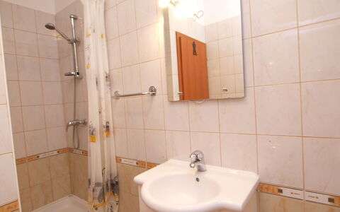 Vodice 401: Bagno, Proprietà, Camera, Piastrella, Rubinetto, Interior Design, Architettura, Immobiliare, Casa, Costruzione
