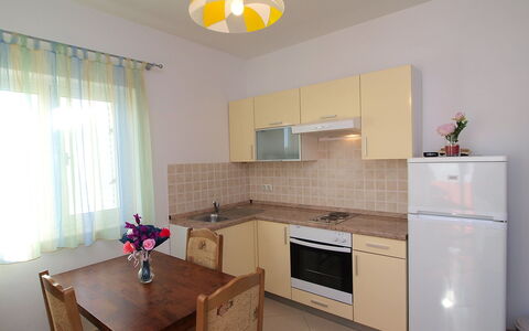 Vodice 401: Camera, Proprietà, Mobilia, Interior Design, Cabinetry, Costruzione, Cucina, Pavimento, Casa, Immobiliare