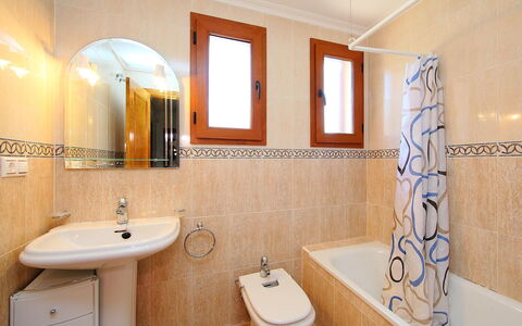 Balcon de Finestrat: Bagno, Proprietà, Camera, Interior Design, Piastrella, Parete, Immobiliare, Soffitto, Lavello, Architettura