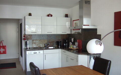 Promenade Wohnung 21: Camera, Proprietà, Mobilia, Pavimento, Controsoffitto, Cucina, Interior Design, Costruzione, Casa, Cabinetry