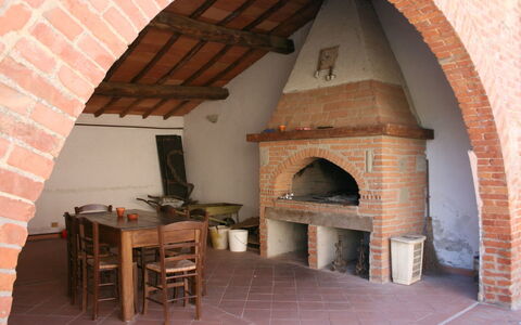 Fattoria le Chianacce: Focolare, Massoneria Forno, Proprietà, Camera, Arco, Costruzione, Camino, Casa, Brick, Immobiliare