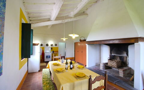Santa Vittoria: Camera, Proprietà, Costruzione, Interior Design, Mobilia, Soffitto, Casa, Soggiorno, Immobiliare, Suite