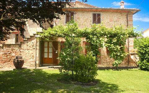 Pozzonovo: Parete, Arbusto, Giardino, Brick, Backyard, Cortile, Shade, Cortile, Vaso Di Fiori, Agriturismo