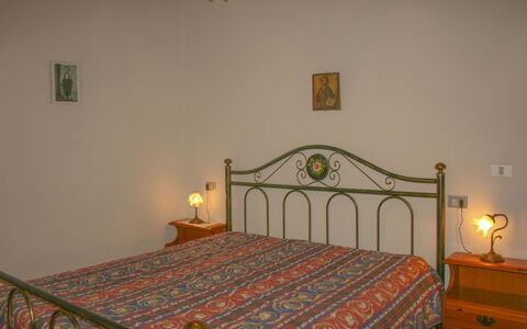 Pozzonovo: Letto, Camera Da Letto, Bedding, Mobilia, Lenzuolo, Biancheria, Interior Design, Telaio Del Letto, Pavimento, Camera