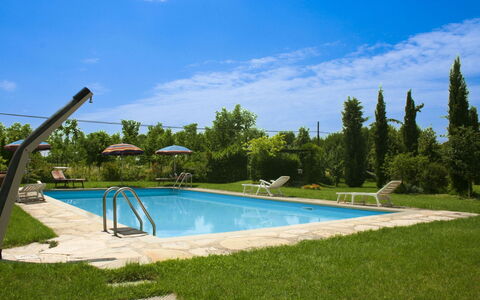 Pozzonovo: Blu, Piscina, Mobili Da Esterno, Tempo Libero, Ricorrere, Shade, Lettino, Giardino, Eco Hotel, Landscaping