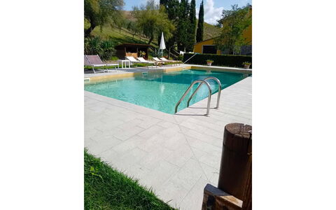 Villa Alabastro: Piscina, Pavimentazione, Flagstone, Materiale Composito, Shade, Giardino, Piastrella, Giochi D'Acqua, Calcestruzzo, Mobili Da Esterno