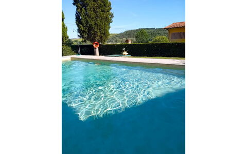 Villa Alabastro: Piscina, Pavimentazione, Flagstone, Materiale Composito, Shade, Giardino, Piastrella, Giochi D'Acqua, Calcestruzzo, Mobili Da Esterno