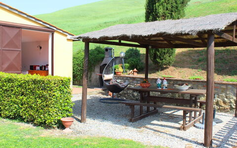 Villa Alabastro: Pianta, Proprietà, Panchina, Shade, Mobili Da Esterno, Lotto, Tavolo Esterno, Tavolo, Tempo Libero, Tavolo Da Picnic