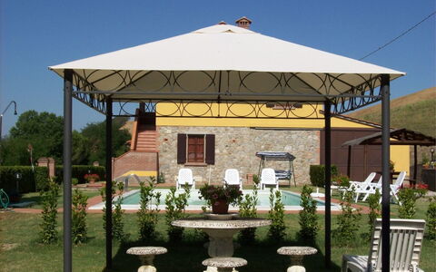 Villa Alabastro: Pianta, Cielo, Proprietà, Costruzione, Shade, Botanica, Fiore, Mobili Da Esterno, Illuminazione, Sedia