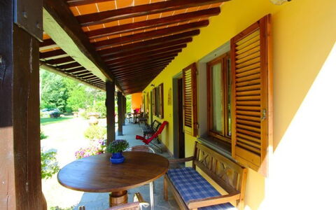 Le Balze: Proprietà, Camera, Costruzione, Casa, Immobiliare, Giallo, Casa, Portico, Architettura, Mobilia