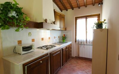 La Rosa: Proprietà, Camera, Costruzione, Mobilia, Cucina, Casa, Interior Design, Immobiliare, Cabinetry, Pavimento