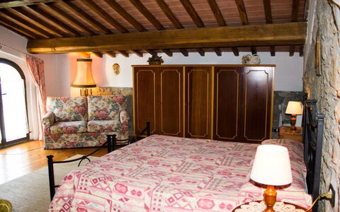 La Greppia: Camera, Camera Da Letto, Letto, Proprietà, Mobilia, Costruzione, Interior Design, Casa, Lenzuolo, Architettura