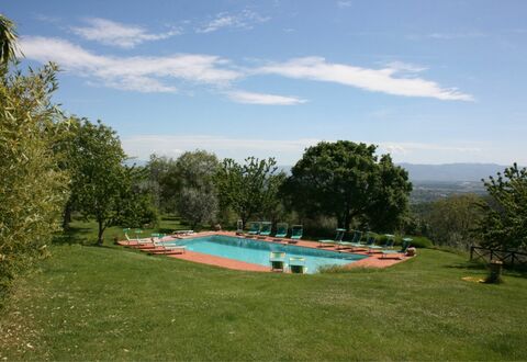 Agriturismo Bevignano: Nube, Cielo, Pianta, Piscina, Paesaggio Naturale, Acqua, Albero, Lotto, Corpo D'Acqua, Shade