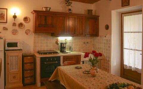 Country House Il Galleto: Mobilia, Interior Design, Legna, Cabinetry, Cucina, Elettrodomestico Da Cucina, Pavimentazione, Controsoffitto, Lampada, Soffitto