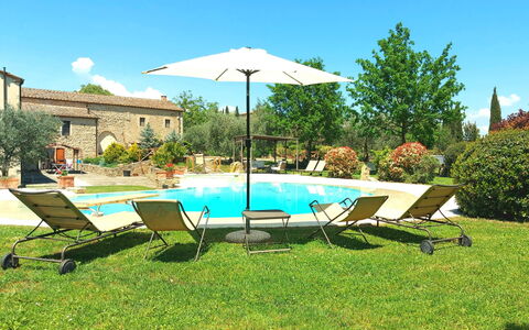 Pieve di Sant Ippolito: Pianta, Acqua, Proprietà, Cielo, Comunita 'Impianto, Costruzione, Piscina, Shade, Albero, Azzurro