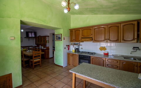 Casale Aiola: Cucina, Interior Design, Mobilia, Pavimentazione, Controsoffitto, Soffitto, Elettrodomestico Da Cucina, Pavimento, Cabinetry, Camera