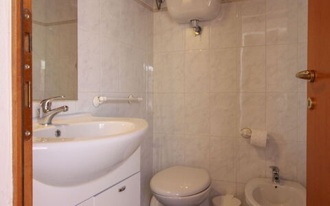Il Viaggiolo: Lavandino Del Bagno, Idraulico Fixture, Bagno, Lavello, Interior Design, Pavimentazione, Pavimento, Rubinetto, Camera, Idraulico