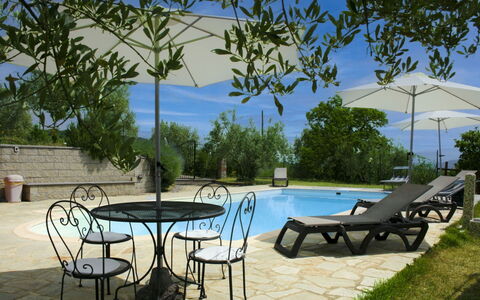La Rogaia: Ombrello, Mobilia, Mobili Da Esterno, Shade, Sedia, Tavolo Esterno, Vaso Di Fiori, Piscina, Design, Pianta Della Casa