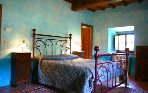Torre di Vignale: Camera Da Letto, Letto, Camera, Mobilia, Proprietà, Telaio Del Letto, Lenzuolo, Costruzione, Interior Design, Casa