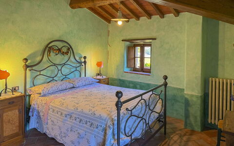 Torre di Vignale: Camera Da Letto, Villa, Agriturismo, Lampada, Hotel, Pianta Della Casa, Letto, Lampada, Cornice, Telaio Del Letto